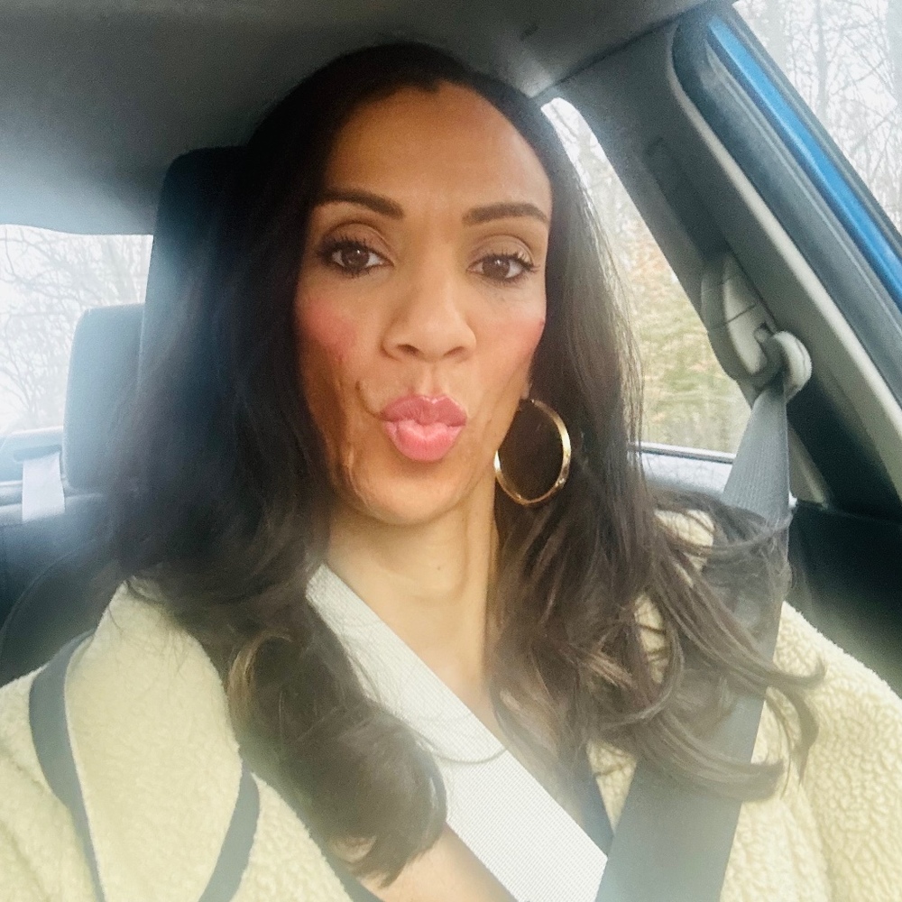 Meet your Posher, Debrina